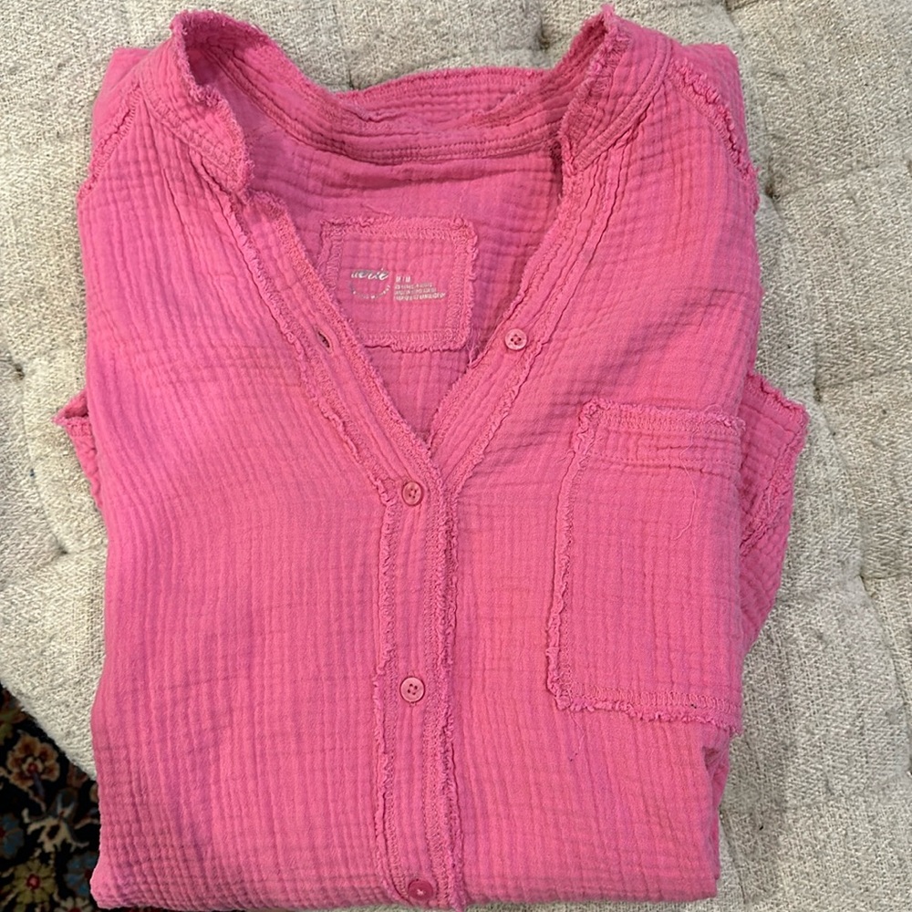 Aerie medium pool to party cover up shirt and shorts.